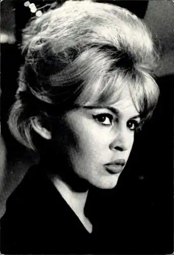 Ak Schauspielerin Brigitte Bardot, Portrait