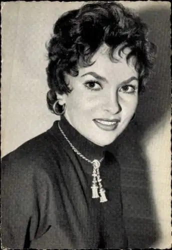 Ak Schauspielerin Gina Lollobrigida, Portrait, Halskette