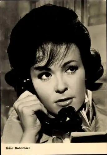 Ak Schauspielerin Jirina Bohdalova, Portrait, Telefon, Seine Majestät Kollege König
