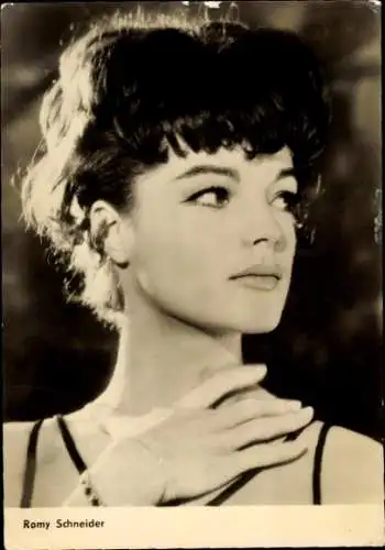 Ak Schauspielerin Romy Schneider, Portrait, Feuerwerk