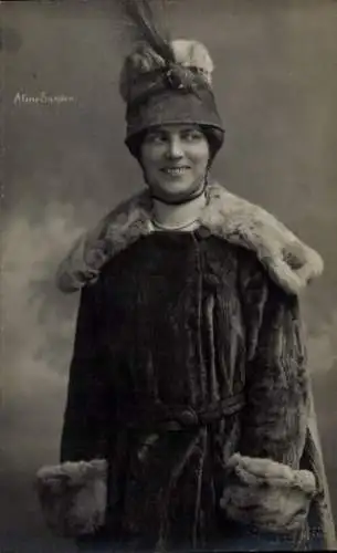 Ak Opernsängerin Aline Sanden, Portrait