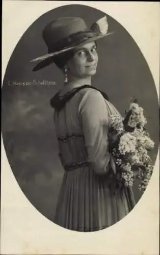 Ak Opernsängerin C. Hansen-Schulthess, Portrait, Blumenstrauß, Hut
