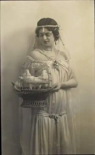 Ak Opernsängerin C. Hansen-Schulthess, Portrait, Sulamith, Tauben im Käfig