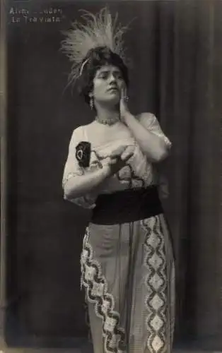 Ak Opernsängerin Aline Sanden, La Traviata