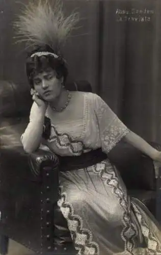 Ak Opernsängerin Aline Sanden, La Traviata