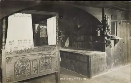 Foto Ak Hall in Tirol, Schlafzimmer aus Holz, Tiroler Heimatschutzkarte
