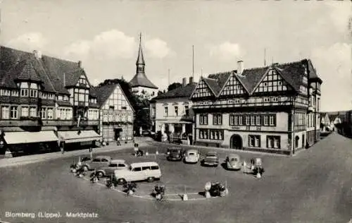 Ak Blomberg in Lippe, Marktplatz, Autos