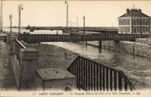 Ak Saint-Nazaire Loire Atlantique, Neue Hafeneinfahrt, Drehbrücke