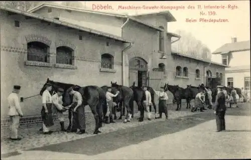 Ak Döbeln in Sachsen, Maschinen-Gewehr-Kompagnie 11. Infanterie-Rgt. Nr. 139, Beim Pferdeputzen