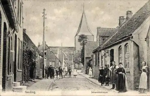 Ak Garding in Nordfriesland, Johannisstraße, Kirche, Anwohner