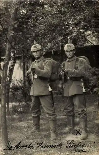 Foto Ak Deutsche Soldaten in Uniformen, Kaiserzeit, Pickelhaube