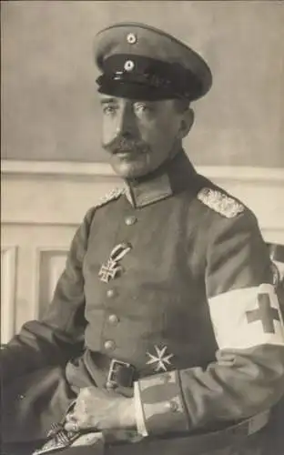 Foto Ak Fürst Ernst II. zu Hohenlohe Langenburg, Portrait in Uniform, Sanitäter, 1. WK