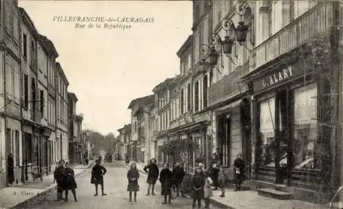 Ak Villefranche de Lauragais Haute Garonne, Rue de la Republique