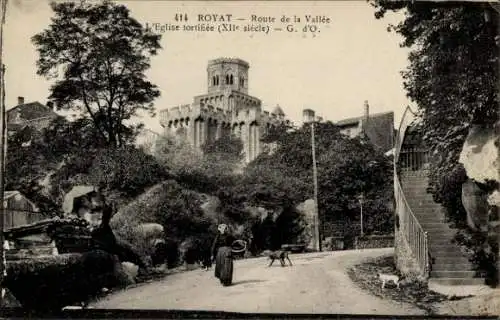 Ak Royat Puy de Dôme, Route de la Vallee, Eglise fortifiee