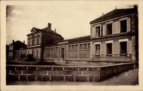 Ak Ruelle sur la Touvre Charente, Rathaus, Schulen