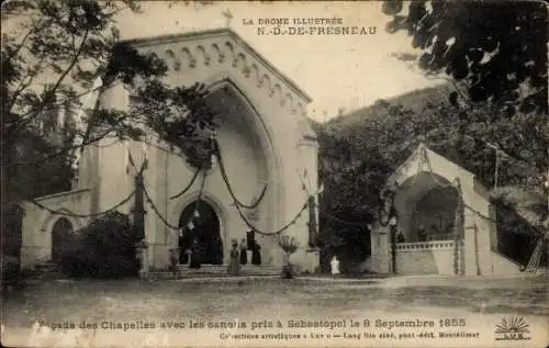 Ak Notre-Dame-de-Fresneau, Facade des Chapelles avec les canons pris a Sebastopol le 8.9.1855