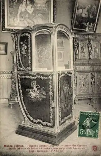 Ak Nantes Loire Atlantique, Musée Dobrée, Chaise a porteur Louis XV