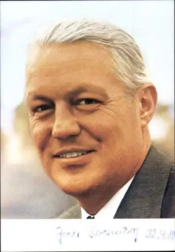 Foto Gerhard Stoltenberg, Porträt, Bundesminister der Finanzen, Autogramm