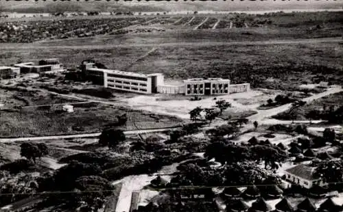 Ak Brazzaville Französisch-Kongo, Lager der Feudalgarde, Lycée Savorgnan de Brazza