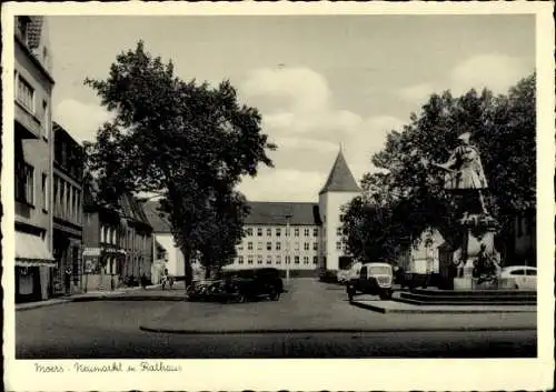 Ak Moers am Niederrhein, Neumarkt, Rathaus, Denkmal