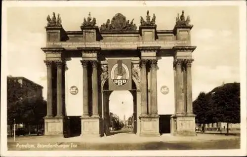 Ak Potsdam in Brandenburg, Blick durch das Brandenburger Tor, DBD