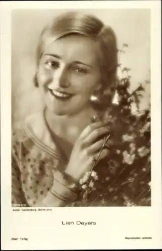 Ak Schauspielerin Lien Deyers, Portrait