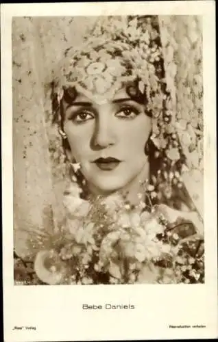 Ak Schauspielerin Bebe Daniels, Portrait, Schleier, Kopfschmuck