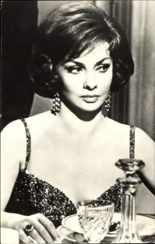 Ak Schauspielerin Gina Lollobrigida, Portrait