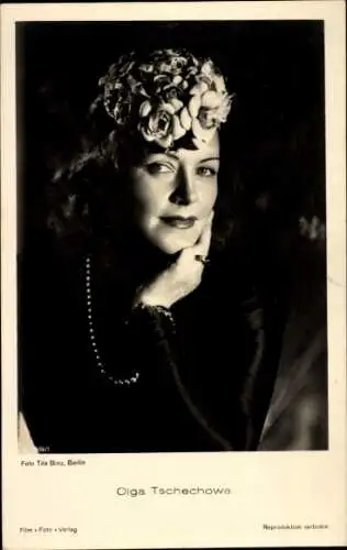 Ak Schauspielerin Olga Tschechowa, Portrait, Blumenhut, Perlenkette