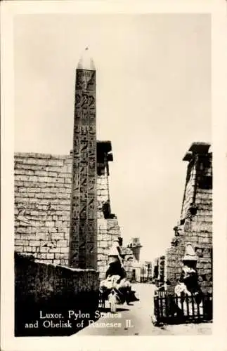 Ak Luxor Ägypten, Pylon Statues and Obelisk of Rameses II, Ruinen