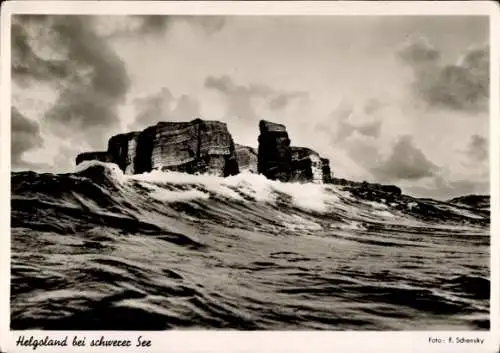 Ak Helgoland, Insel bei schwerer See