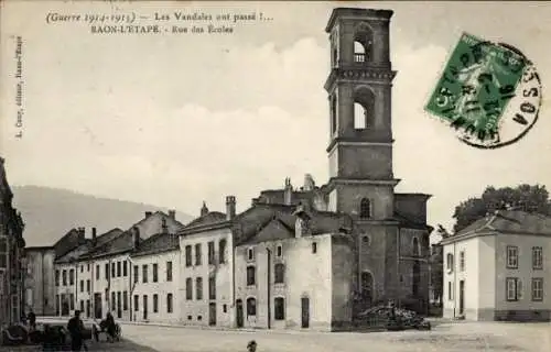 Ak Raon l'Étape Lothringen Vosges, die Vandalen sind vorbei, Rue des Ecoles, Ruinen