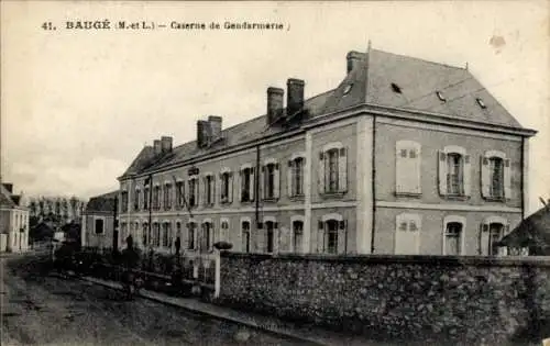 Ak Baugé Maine et Loire, Blick auf die Gendarmerie-Kaserne