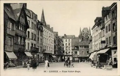 Ak Lisieux-Calvados, Place Victor Hugo
