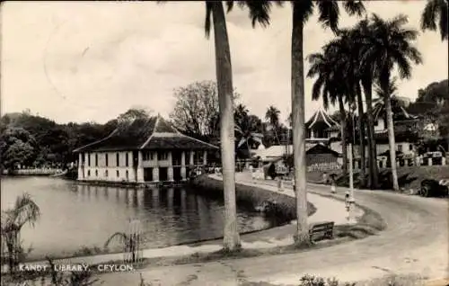 Ak Ceylon Sri Lanka, Kandy Library, Bibliothek am Wasser, Palmen