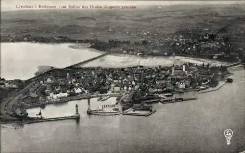Ak Lindau am Bodensee Schwaben, Blick vom Luftschiff des Grafen Zeppelin, Hafeneinfahrt, Leuchtturm