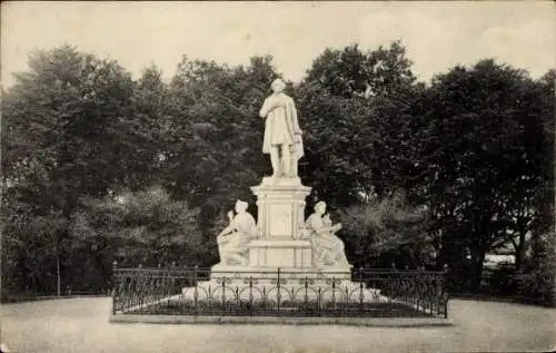 Ak Gießen an der Lahn Hessen, Liebigdenkmal