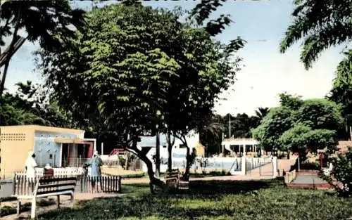 Ak Brazzaville Französisch Kongo, Schwimmbad