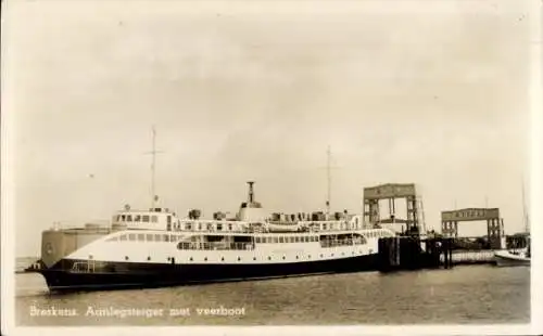 Ak Breskens Sluis Zeeland Niederlande, Aanlegsteiger met veerboot