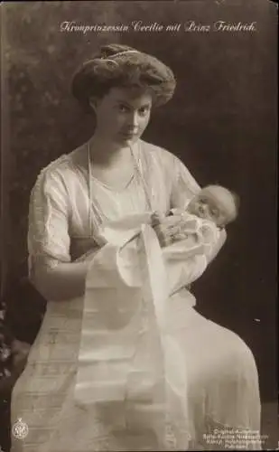 Ak Kronprinzessin Cecilie von Preußen mit Prinz Friedrich