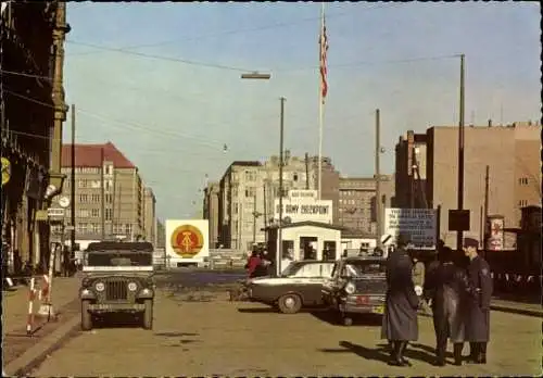 Ak Berlin Mitte, Friedrichstraße, Grenzübergang am Checkpoint Charlie, innerdeutsche Grenze