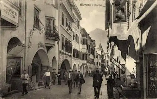 Ak Meran Merano Südtirol, Portici, Straßenpartie, Geschäfte