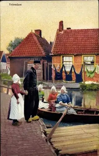 Ak Volendam Nordholland Niederlande, Volendamer Tracht, Boot, Häuser
