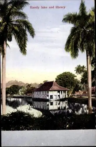 Ak Kandy Sri Lanka, Blick auf den See und die Bibliothek, Palmen