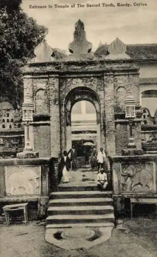 Ak Kandy Sri Lanka Ceylon, Eingang zum Tempel des Heiligen Zahns