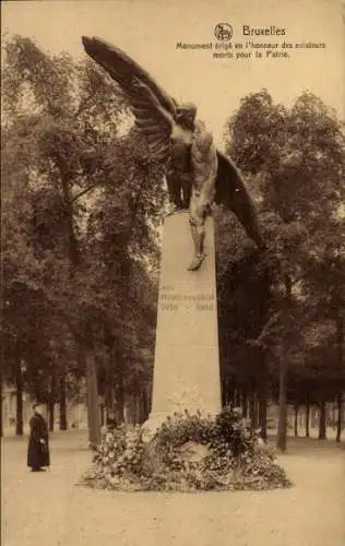 Ak Bruxelles Brüssel, Monument erige l'honneur des aviateurs morts pour la Patrie