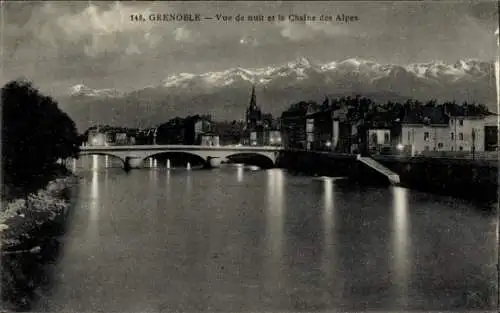 Ak Grenoble Isère, Vue de nuit et la Chaine des Alpes