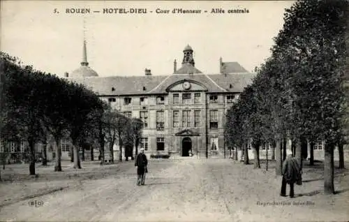 Ak Rouen Seine Maritime, Hotel Dieu, Cour d'Honneur, Allee centrale