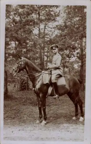 Foto Ak Deutscher Soldat in Uniform auf einem Pferd, Lt. W. Keyser, Hindenburglager, 1917
