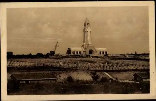 Ak Douaumont Lothringen Meuse, Nationalfriedhof